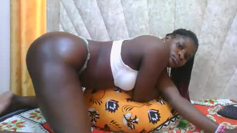 Snapshot of darknipples2 chatting on February 18, 10:22 am SHANICE online show from February 18, 10:22 am