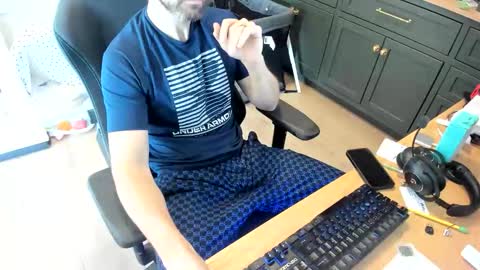 Snapshot of darkthoughtsahead chatting on January 13, 7:08 pm darkthoughtsahead online show from January 13, 7:08 pm