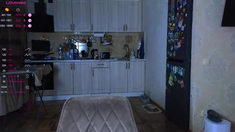 Snapshot of darlina_ryan chatting on April 24, 4:42 pm Darlina online show from April 24, 4:42 pm