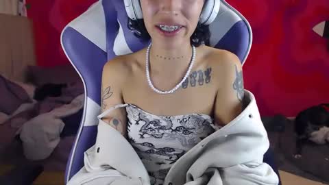 Snapshot of darling_selena chatting on March 10, 11:49 pm Selena online show from March 10, 11:49 pm