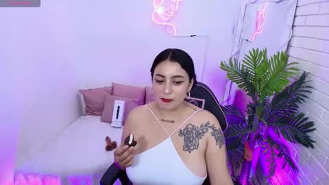 Snapshot of darling_tay chatting on September 22, 3:30 am Darling online show from September 22, 3:30 am