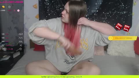 Snapshot of darling_tony18 chatting on December 20, 3:00 pm darling_tony18 online show from December 20, 3:00 pm