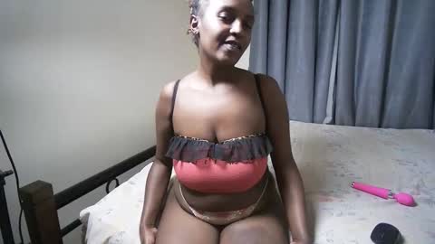 Snapshot of darlqueen chatting on February 18, 6:59 pm darlqueen online show from February 18, 6:59 pm