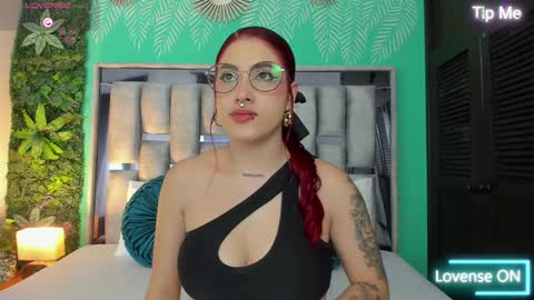 Darlyhooper online show from October 12, 12:15 pm