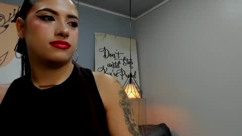 Snapshot of darlyhooper__ chatting on July 3, 12:00 pm Darly online show from July 3, 12:00 pm