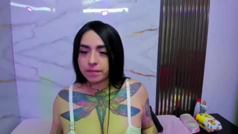 dashamiller_ online show from December 15, 12:42 pm