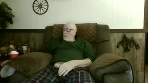 Snapshot of dave571960 chatting on April 5, 10:34 am dave571960 online show from April 5, 10:34 am