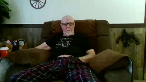 Snapshot of dave571960 chatting on April 6, 11:11 am dave571960 online show from April 6, 11:11 am