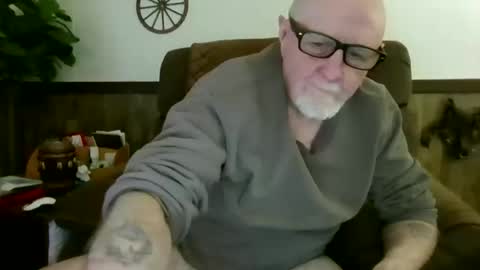 dave571960 online show from May 14, 10:49 pm