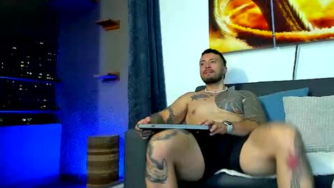 Snapshot of dave_max93 chatting on April 21, 2:51 am DAVE MAX online show from April 21, 2:51 am