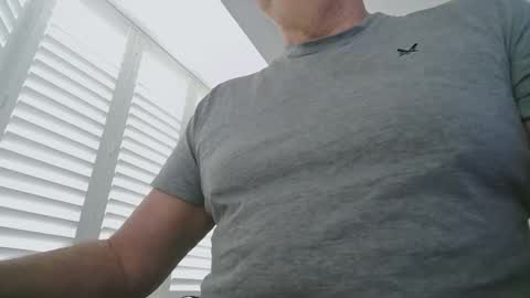 davesu12345 online show from March 25, 9:04 am