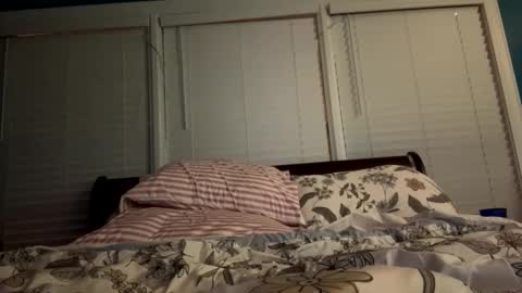 Snapshot of davezzie123456 chatting on April 11, 3:55 am davezzie123456 online show from April 11, 3:55 am