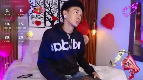 Snapshot of david_banks_ chatting on February 18, 12:23 pm David online show from February 18, 12:23 pm