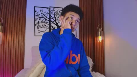 Snapshot of david_banks_ chatting on February 23, 12:35 pm David online show from February 23, 12:35 pm