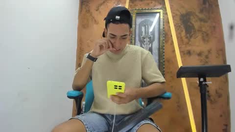 Snapshot of david_bigcock20 chatting on February 14, 8:38 pm david_bigcock20 online show from February 14, 8:38 pm