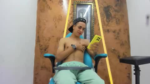 Snapshot of david_bigcock20 chatting on February 15, 7:54 pm david_bigcock20 online show from February 15, 7:54 pm