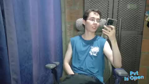 Snapshot of david_programmer chatting on August 3, 1:37 am ProgrammerBoy online show from August 3, 1:37 am