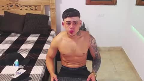 Snapshot of david_rousse_ chatting on November 12, 9:32 am luis online show from November 12, 9:32 am