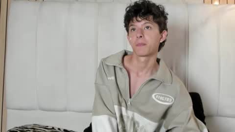 Snapshot of david_roy_ chatting on February 20, 12:38 pm Roy online show from February 20, 12:38 pm