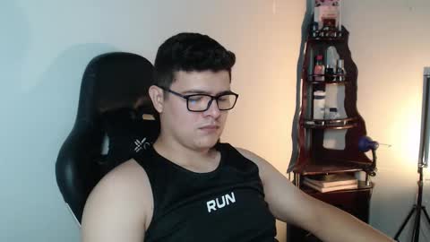 Snapshot of david_smit_ chatting on February 21, 6:31 pm david smit online show from February 21, 6:31 pm