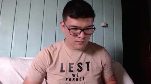 Snapshot of david_smit_ chatting on March 13, 8:37 pm david smit online show from March 13, 8:37 pm