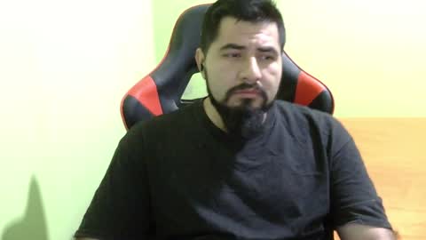 Snapshot of daviddelz chatting on December 18, 4:53 am David online show from December 18, 4:53 am