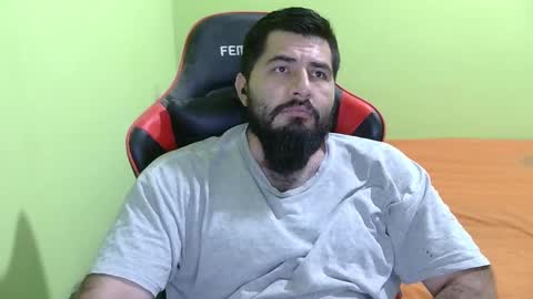 Snapshot of daviddelz chatting on February 11, 8:37 am David online show from February 11, 8:37 am