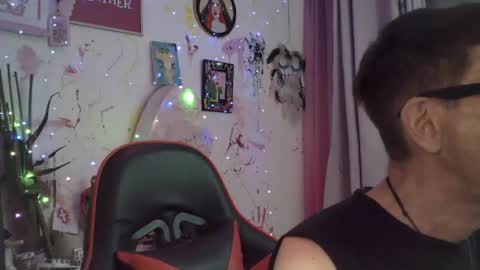 Snapshot of davidhumbee chatting on April 25, 1:30 am David Lucky 13 online show from April 25, 1:30 am