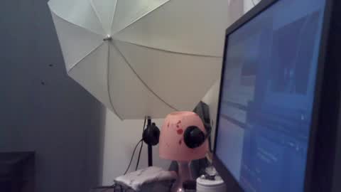 Snapshot of davidhumbee chatting on April 26, 3:59 am David Lucky 13 online show from April 26, 3:59 am