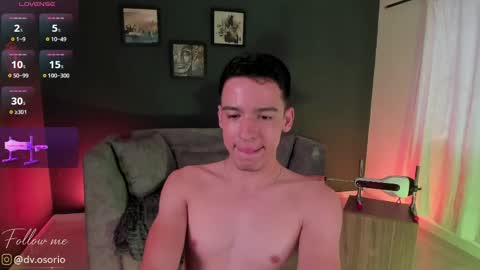 Snapshot of davidosoriox chatting on May 28, 8:17 pm David Osorio online show from May 28, 8:17 pm
