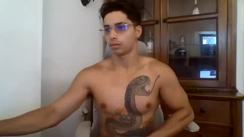 Snapshot of davidtresh5 chatting on June 23, 11:52 am Davidtresh5 online show from June 23, 11:52 am