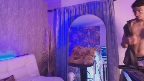 Davis online show from April 9, 11:15 am