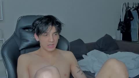 Snapshot of davisross chatting on December 19, 3:18 am davis online show from December 19, 3:18 am