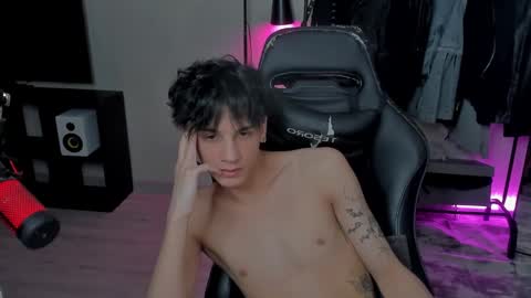 Snapshot of davisross chatting on February 16, 8:11 pm davis online show from February 16, 8:11 pm