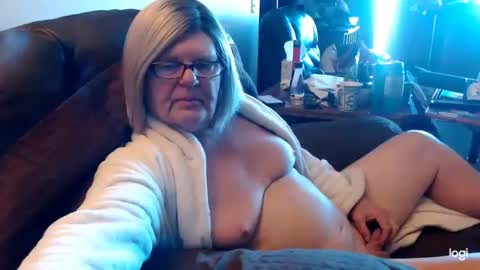 Snapshot of dawndoesall chatting on December 7, 6:15 pm dawndoesall online show from December 7, 6:15 pm