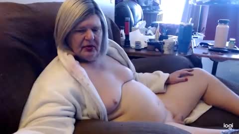 Snapshot of dawndoesall chatting on January 5, 4:38 pm dawndoesall online show from January 5, 4:38 pm