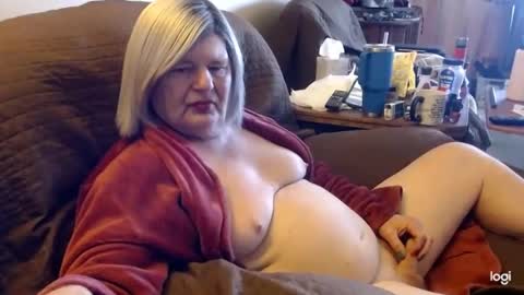 Snapshot of dawndoesall chatting on February 9, 6:26 pm dawndoesall online show from February 9, 6:26 pm