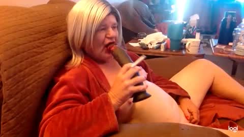 Snapshot of dawndoesall chatting on October 22, 4:18 pm dawndoesall online show from October 22, 4:18 pm