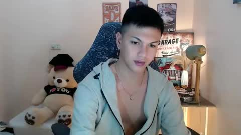 Snapshot of dax_x chatting on December 17, 7:26 pm JC LOVER BOY online show from December 17, 7:26 pm