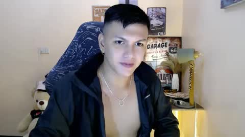 Snapshot of dax_x chatting on January 4, 11:17 pm JC LOVER BOY online show from January 4, 11:17 pm
