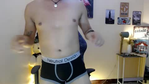 Snapshot of dax_x chatting on February 21, 1:22 am JC LOVER BOY online show from February 21, 1:22 am