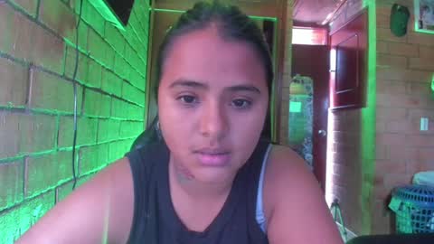 Snapshot of dayanasuarez17 chatting on April 15, 7:58 pm PAULA wh online show from April 15, 7:58 pm