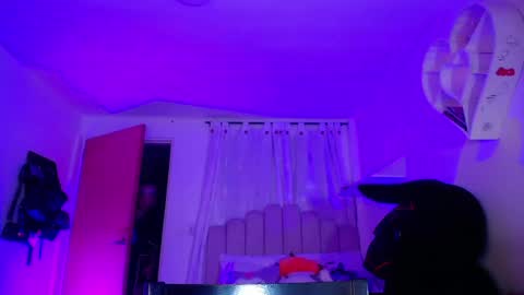 Snapshot of dayis_sweet chatting on April 11, 2:05 am Dayis online show from April 11, 2:05 am