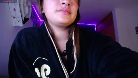 Snapshot of dayis_sweet chatting on June 23, 2:42 am Dayis online show from June 23, 2:42 am