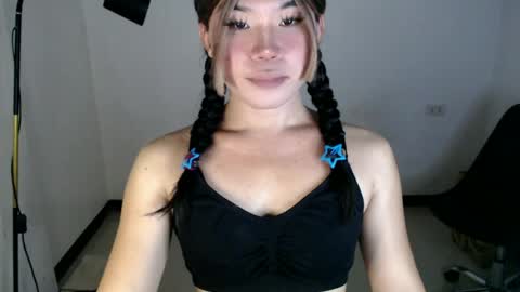 Snapshot of dazzzlingcarol chatting on June 25, 9:47 am dazzzlingcarol online show from June 25, 9:47 am
