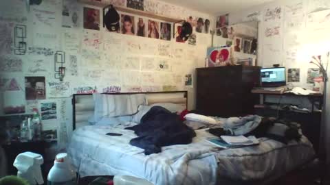 Snapshot of dbeamon92 chatting on February 13, 6:26 pm dbeamon92 online show from February 13, 6:26 pm