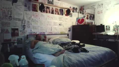 Snapshot of dbeamon92 chatting on February 17, 12:23 pm dbeamon92 online show from February 17, 12:23 pm