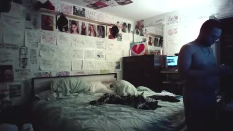 Snapshot of dbeamon92 chatting on February 18, 12:28 am dbeamon92 online show from February 18, 12:28 am