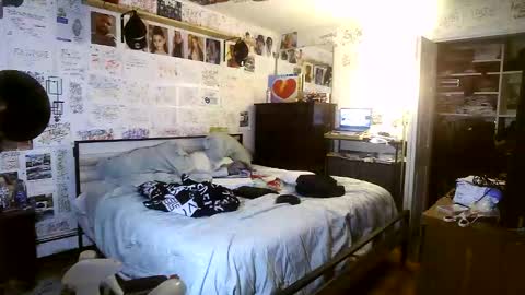 Snapshot of dbeamon92 chatting on February 20, 10:54 pm dbeamon92 online show from February 20, 10:54 pm