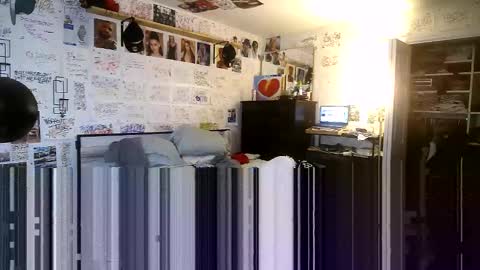 Snapshot of dbeamon92 chatting on February 22, 1:42 pm dbeamon92 online show from February 22, 1:42 pm